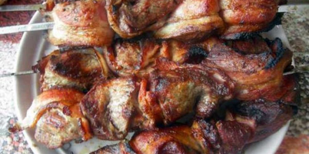 Рецепт шашлык из говядины в беконе