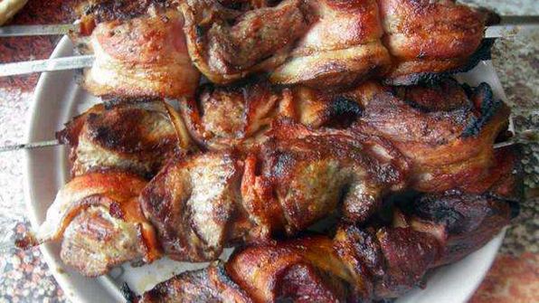 шашлык из говядины в беконе