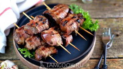 Шашлык из индюшиной печени в беконе на сковороде-гриль