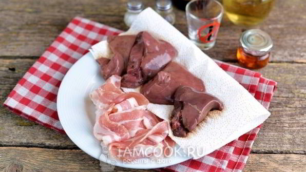 шашлык из индюшиной печени в беконе на сковороде-гриль