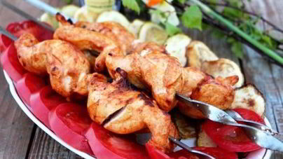Шашлык из курицы с томатно-луковым маринадом