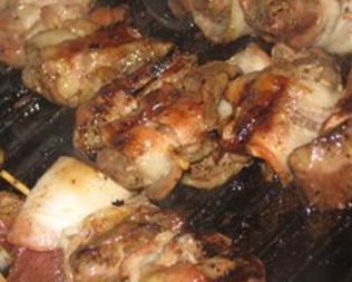 Шашлык из оленины с беконом