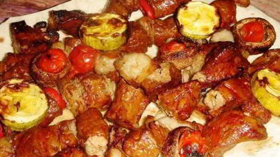 Шашлык из печени с салом