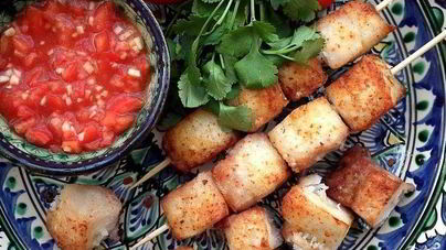 Шашлык из рыбы на шпажках