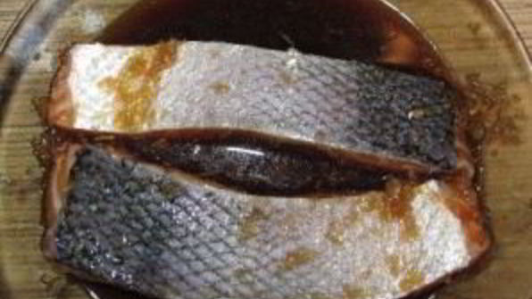 шашлык из рыбы на шпажках