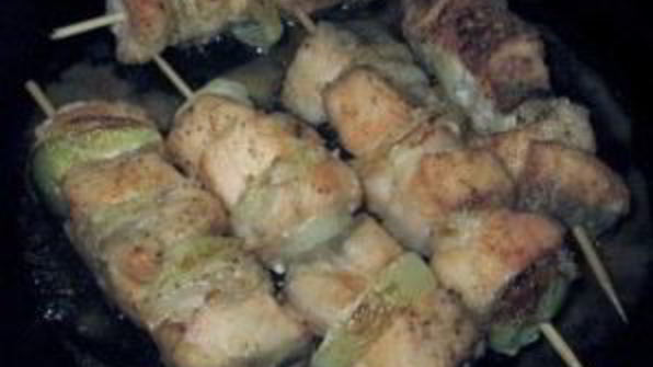 шашлык из рыбы на шпажках