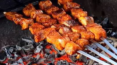 Шашлык из семги на мангале