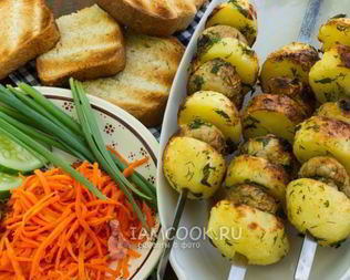 Шашлык из шампиньонов с картофелем