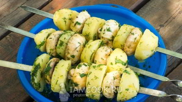 шашлык из шампиньонов с картофелем