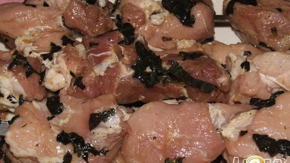 шашлык из свинины с базиликом