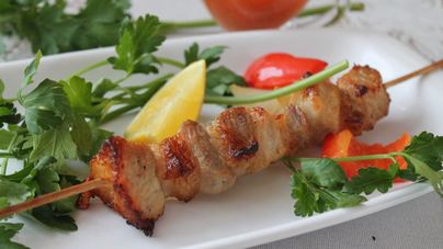 Шашлык из свинины с лимоном и луком