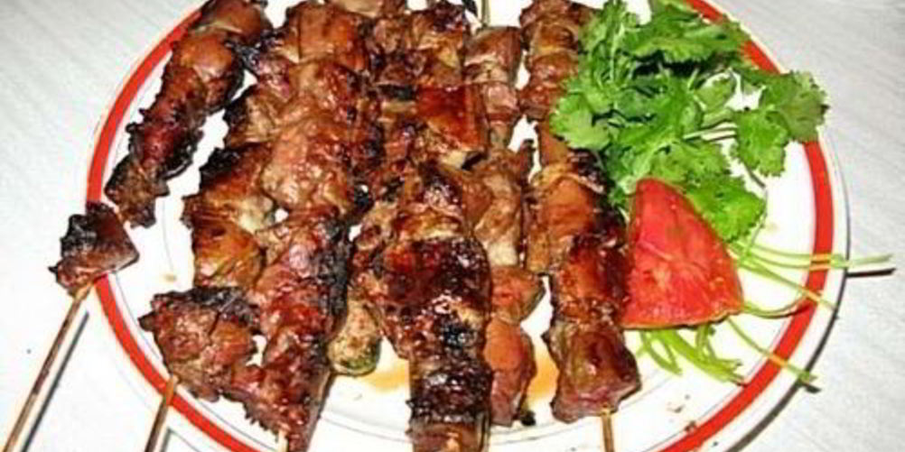 Рецепт шашлык из свиной печени со шпиком