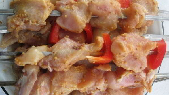 шашлык из цыпленка в горчичном маринаде с болгарским перцем