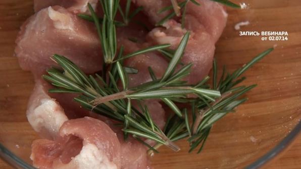 шашлык из вишневого поросенка с розмарином