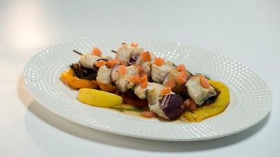 Шашлык из зубатки с луковым конфитюром