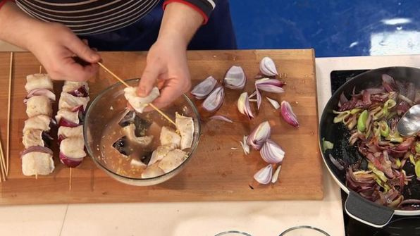 шашлык из зубатки с луковым конфитюром