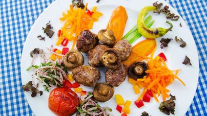 Шашлык с грибами и овощами