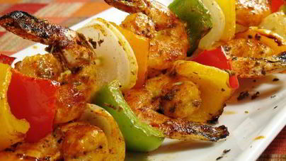 Шашлык с креветками и овощами
