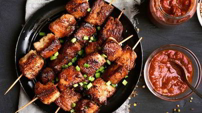 Свиной шашлык с чили маринадом и горчицей на гриле