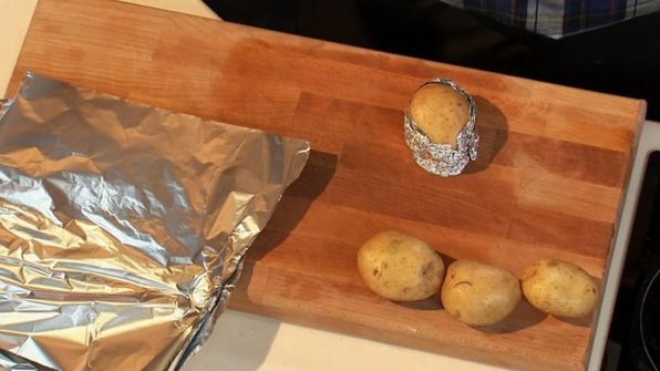 цыганскии шашлык из четырех видов мяса с черным хлебом