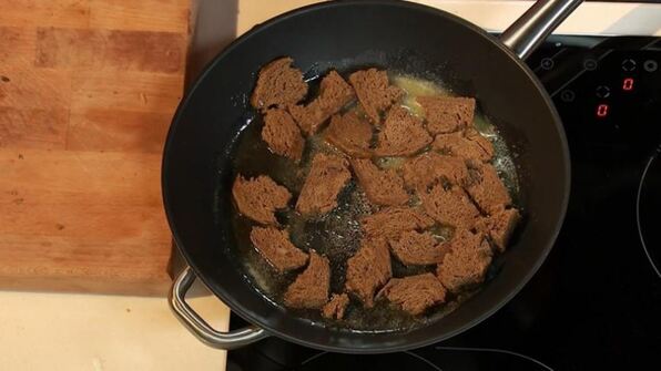 цыганскии шашлык из четырех видов мяса с черным хлебом