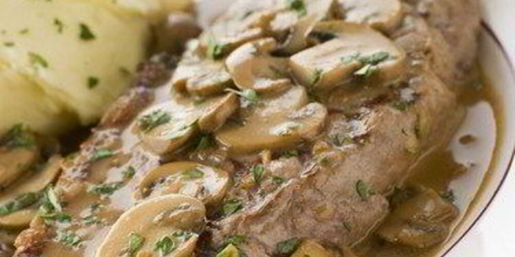 Рецепт говяжий стейк со сливочно-грибным соусом