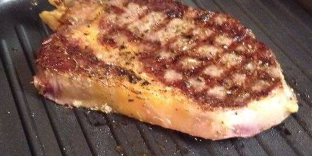 Рецепт рибай-стейк с картофельным пюре и сливочно-грибным соусом из сморчков