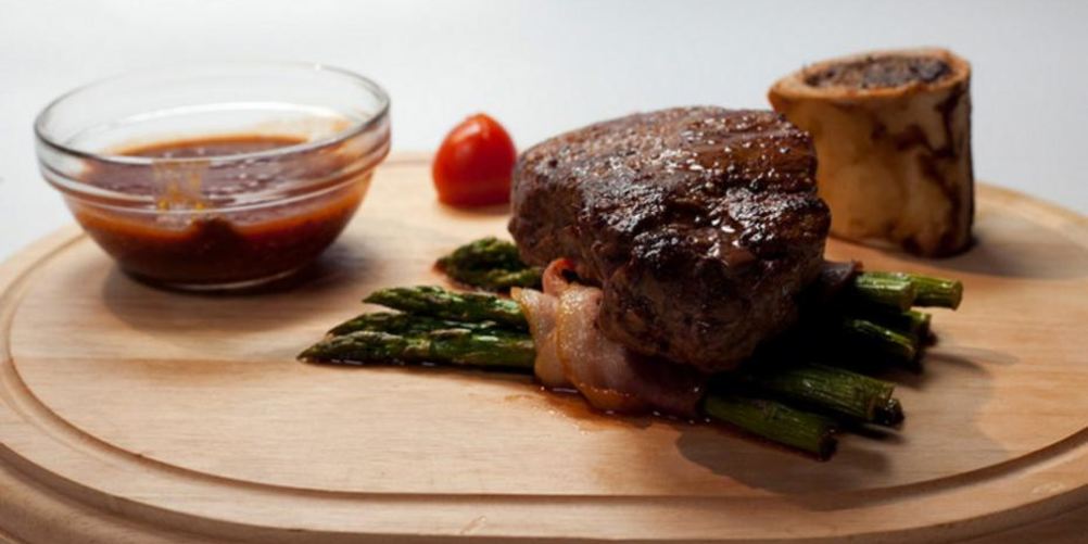 Рецепт стейк из говядины со спаржей
