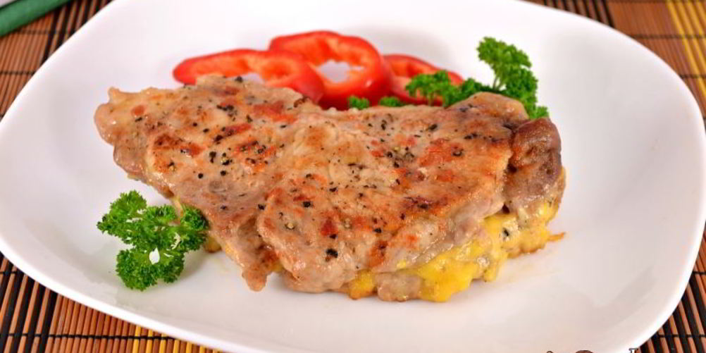 Рецепт стейк из свинины с сыром в микроволновке