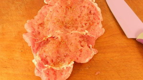 стейк из свинины с сыром в микроволновке