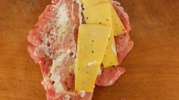 стейк из свинины с сыром в микроволновке