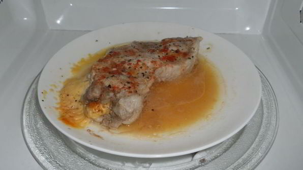 стейк из свинины с сыром в микроволновке