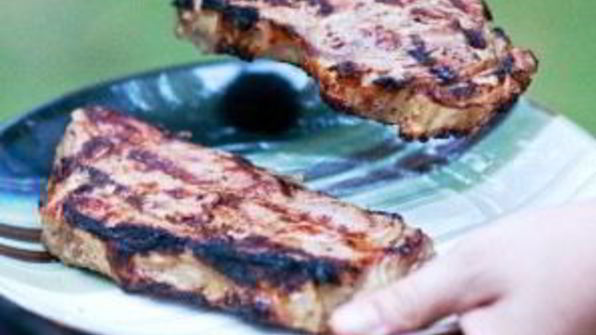 стейк, маринованный в луковом соке