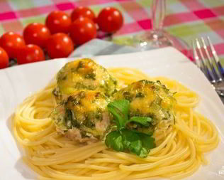 Куриные тефтели под сливочным соусом