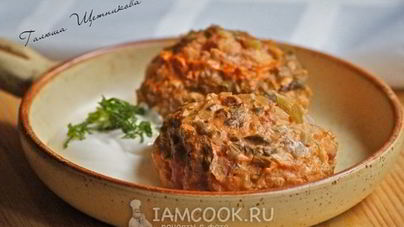 Куриные тефтели с коричневым рисом в соусе