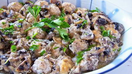 Куриные тефтели в грибном соусе