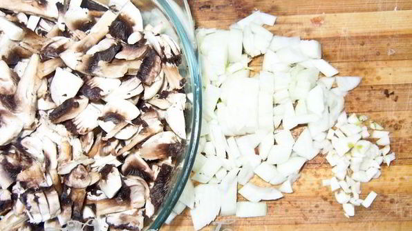 куриные тефтели в грибном соусе