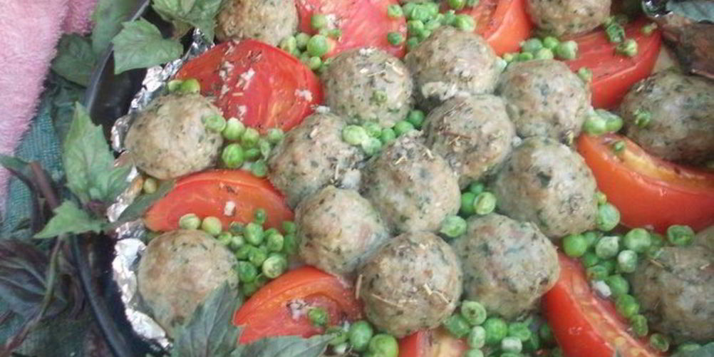 Рецепт печеные овощи с мясными тефтелями