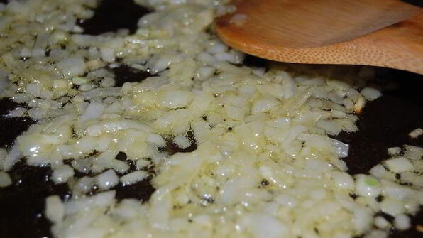 спагетти с паровыми тефтельками под томатным соусом