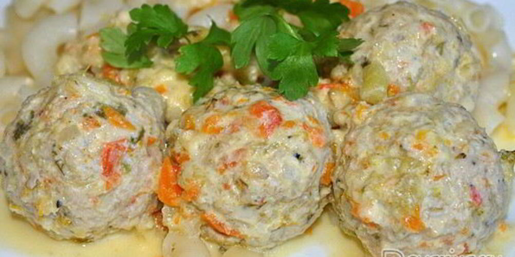Рецепт тефтели из фарша с овощами в сметане