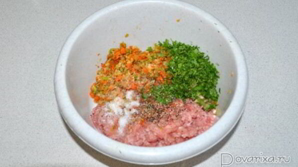 тефтели из фарша с овощами в сметане