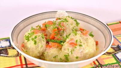 Тефтели из свинины и курицы в панировке из манки в сметанном соусе