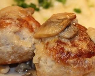 Тефтели под грибным соусом