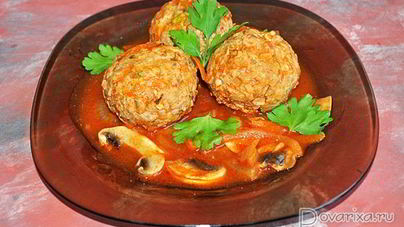 Тефтели с грибами в томатном соусе