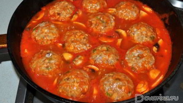 тефтели с грибами в томатном соусе