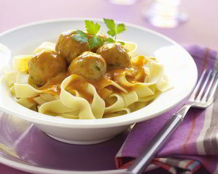 Тефтели со сметанным и томатным соусом