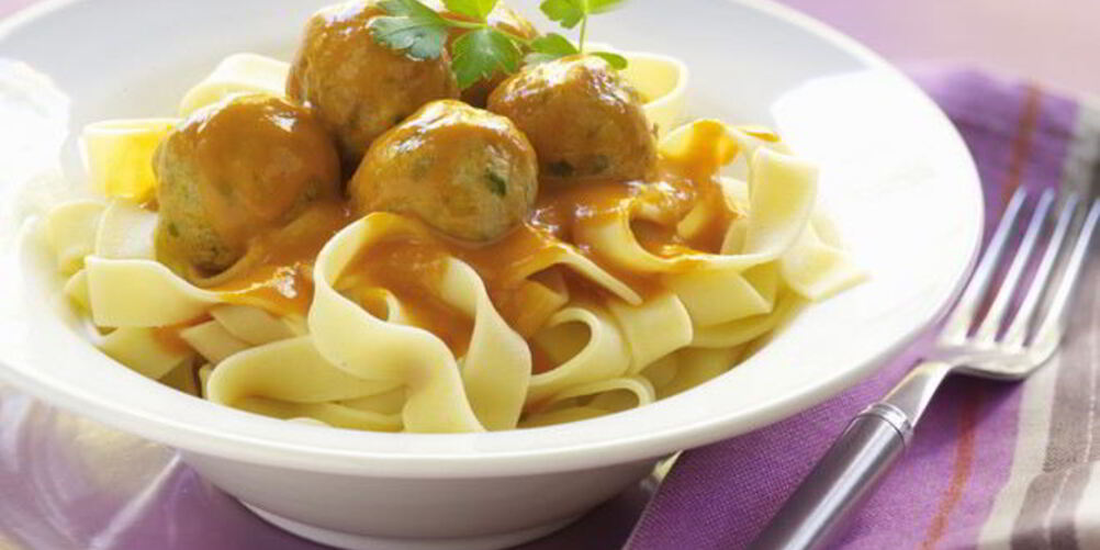 Рецепт тефтели со сметанным и томатным соусом