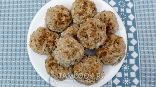 тефтели, тушенные с картофелем