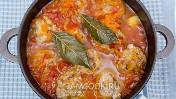 тефтели, тушенные с картофелем