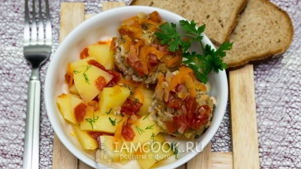 тефтели, тушенные с картофелем